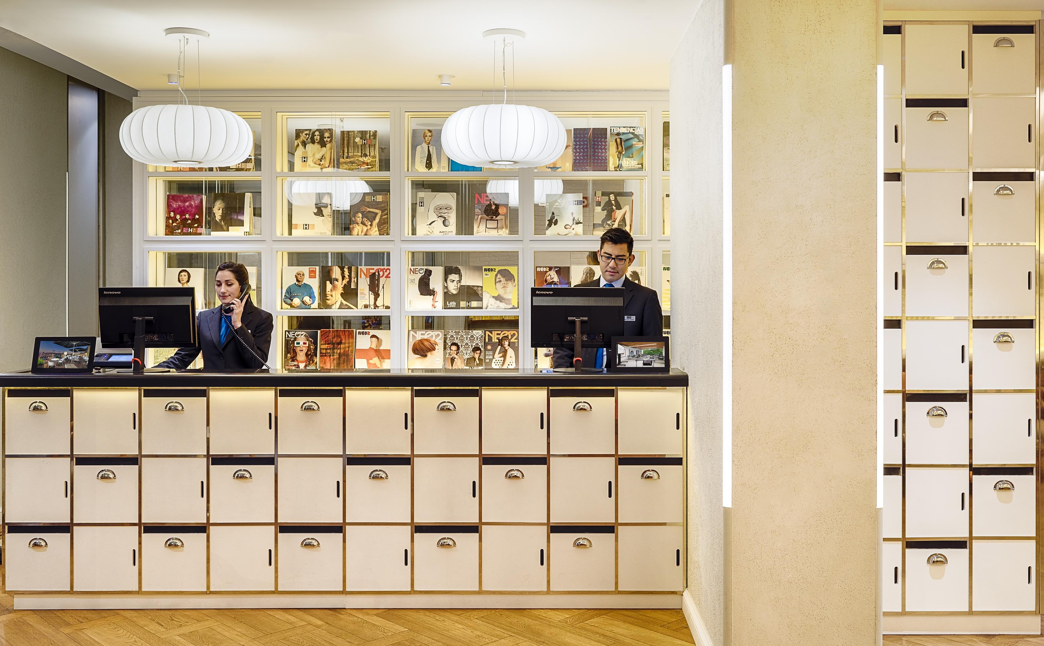 H10 Universitat (Adults Only) Barcelona Luaran gambar